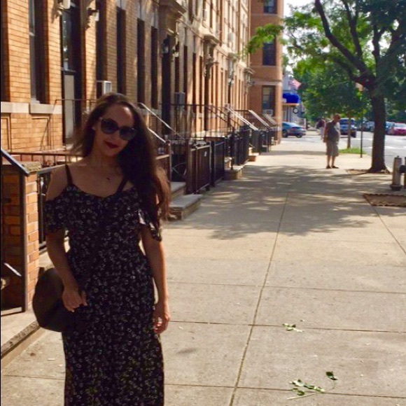 Meet your Posher, Sara - Picture 2 of 2